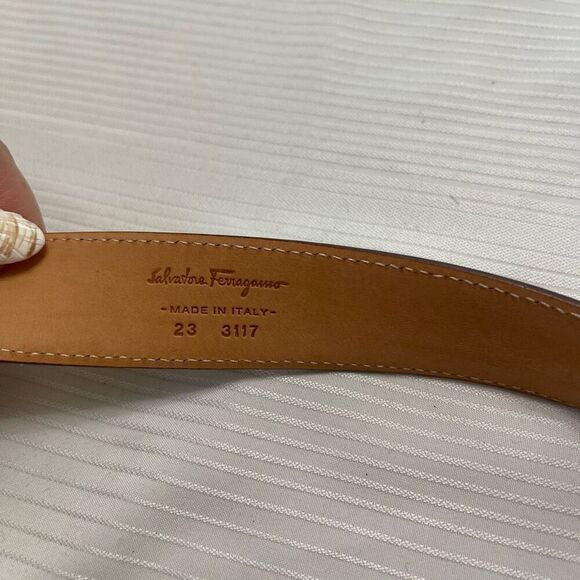Salvatore Ferragamo Beige Leather Ganchini Belt Size 75cm Small main image 5